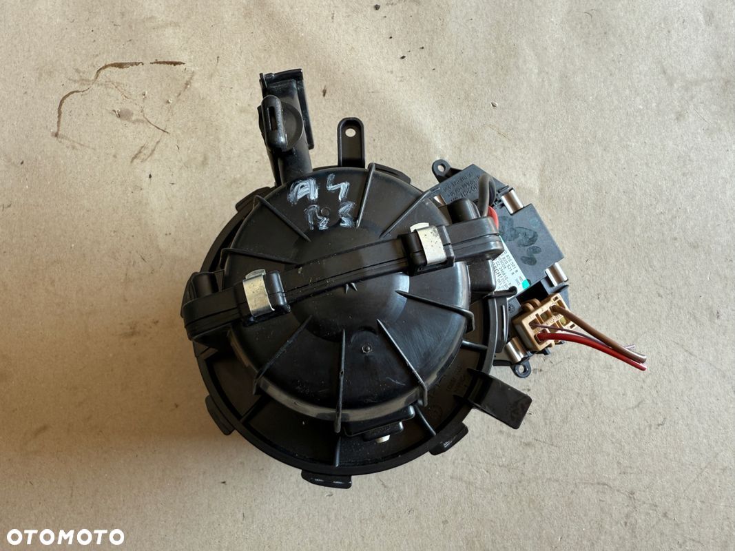 AUDI A4 B8 A5 8T Q5 DMUCHAWA WENTYLATOR OPORNICA 8K0820521B U0851003 - 1