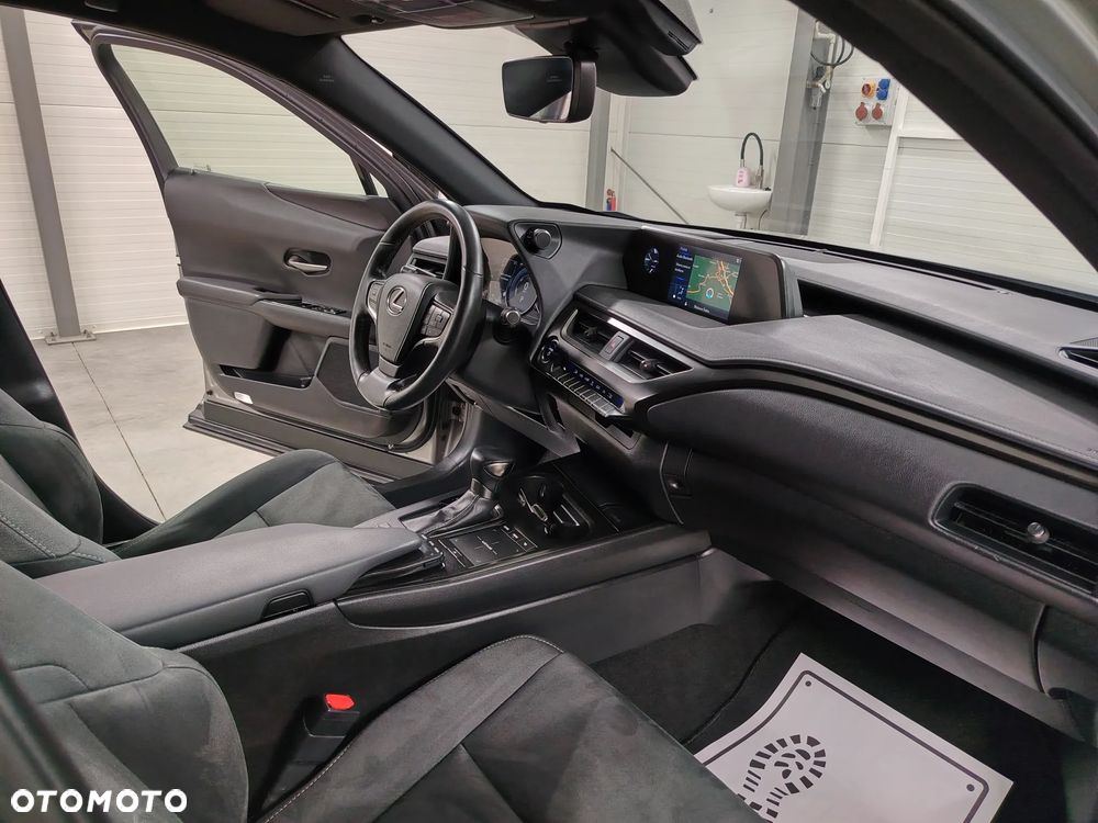 Lexus UX 250h Elegance 2WD - 28