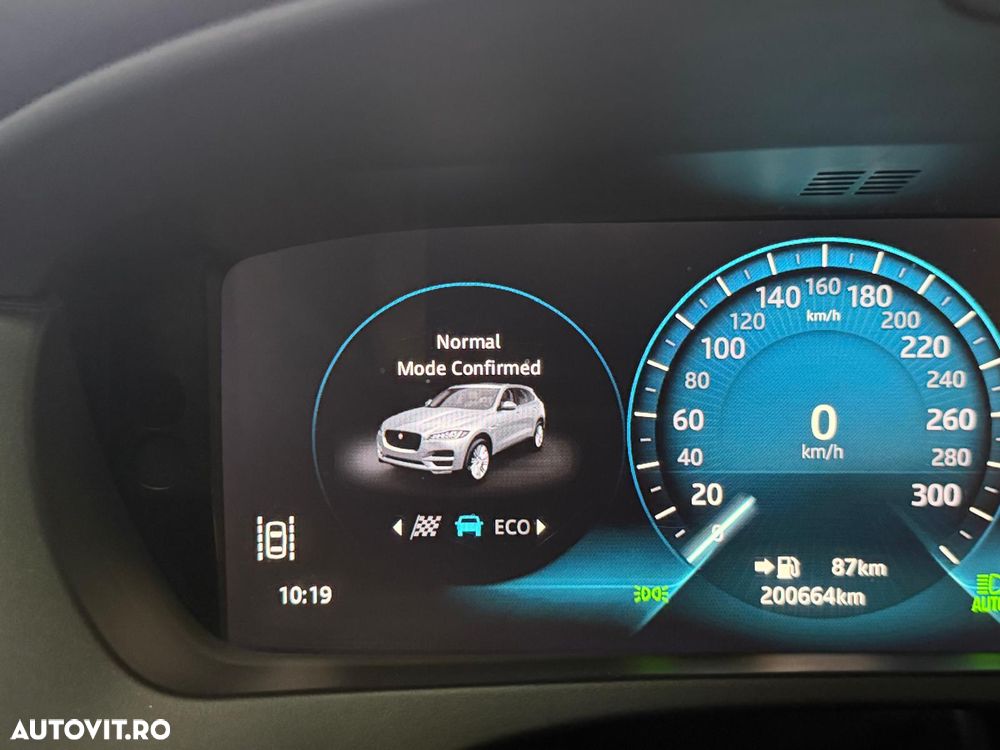 Jaguar F-Pace 30d AWD R-Sport - 32