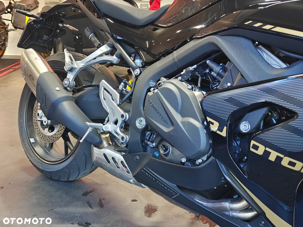 QJMOTOR SRK 800RR - 20