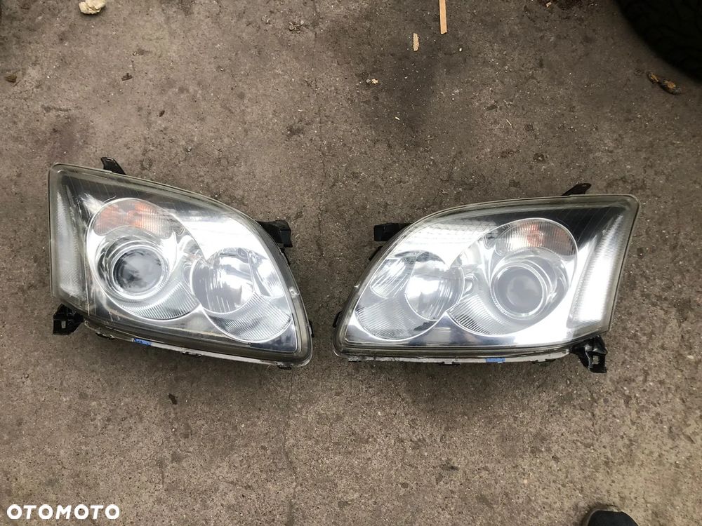 Toyota Avensis T25 LIFT   LAMPY PRZÓD XENON CENA ZA 2 SZTUKI - 2