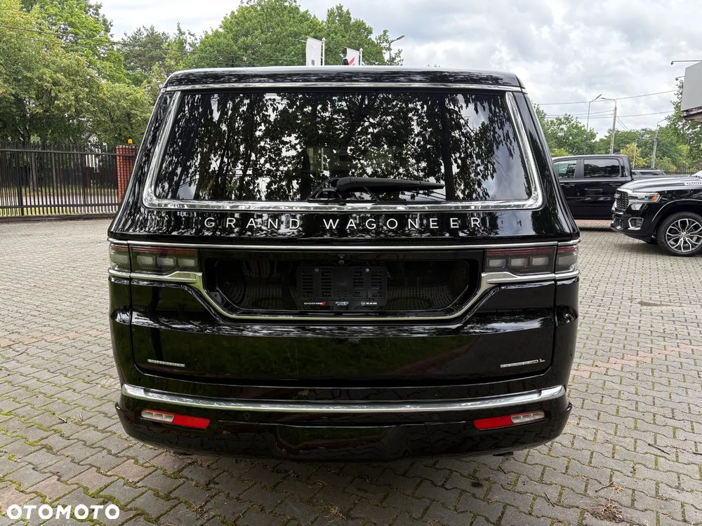 Jeep Grand Wagoneer - 9