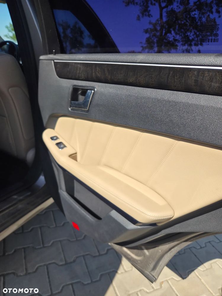 Mercedes-Benz Klasa E 350 CDI 4-Matic BlueEff - 26