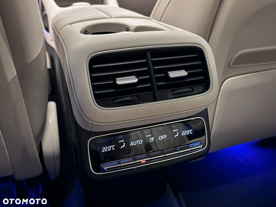 Mercedes-Benz GLS - 11