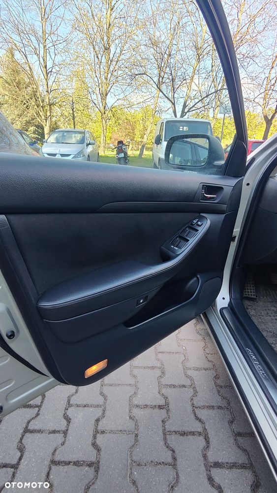 Toyota Avensis 1.8 VVT-i Sol - 11