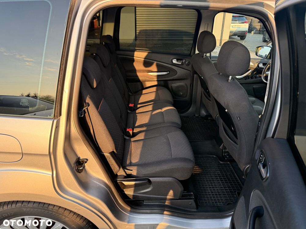 Ford Galaxy 2.0 TDCi Ambiente - 8