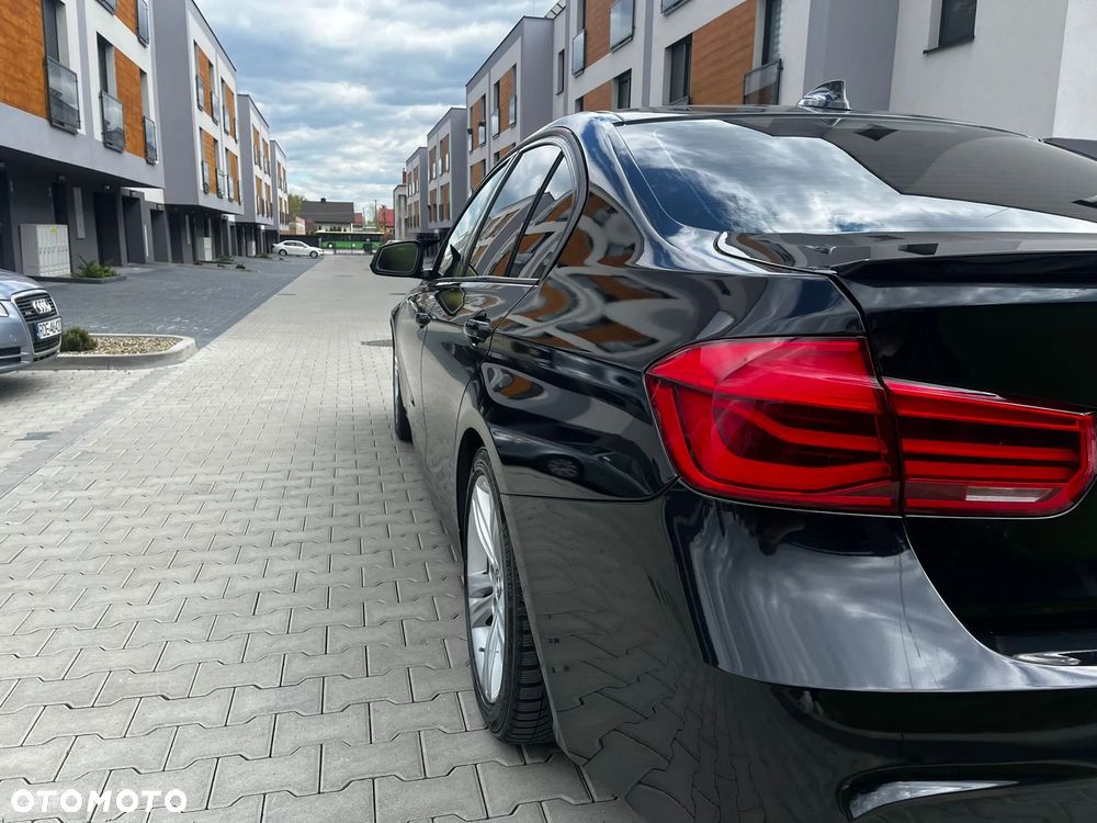BMW Seria 3 330i Sport Line - 2