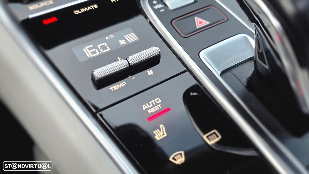 Porsche Panamera Sport Turismo 4 E-Hybrid Platinum Edition - 36