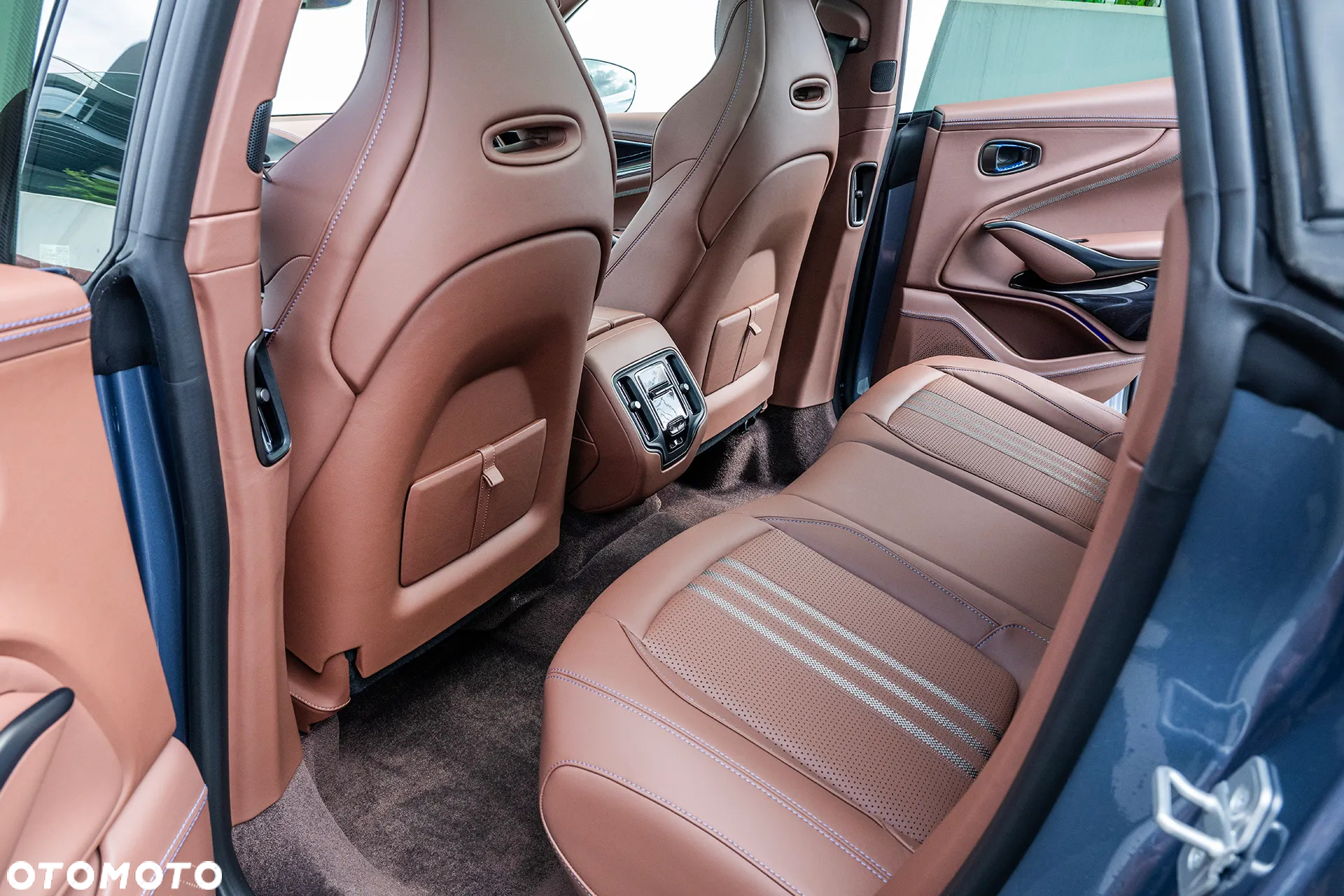 Aston Martin DBX707 - 9