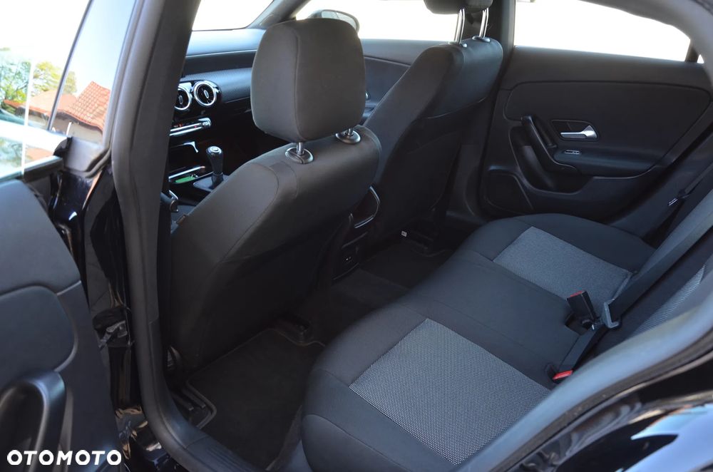 Mercedes-Benz CLA 180 d - 16