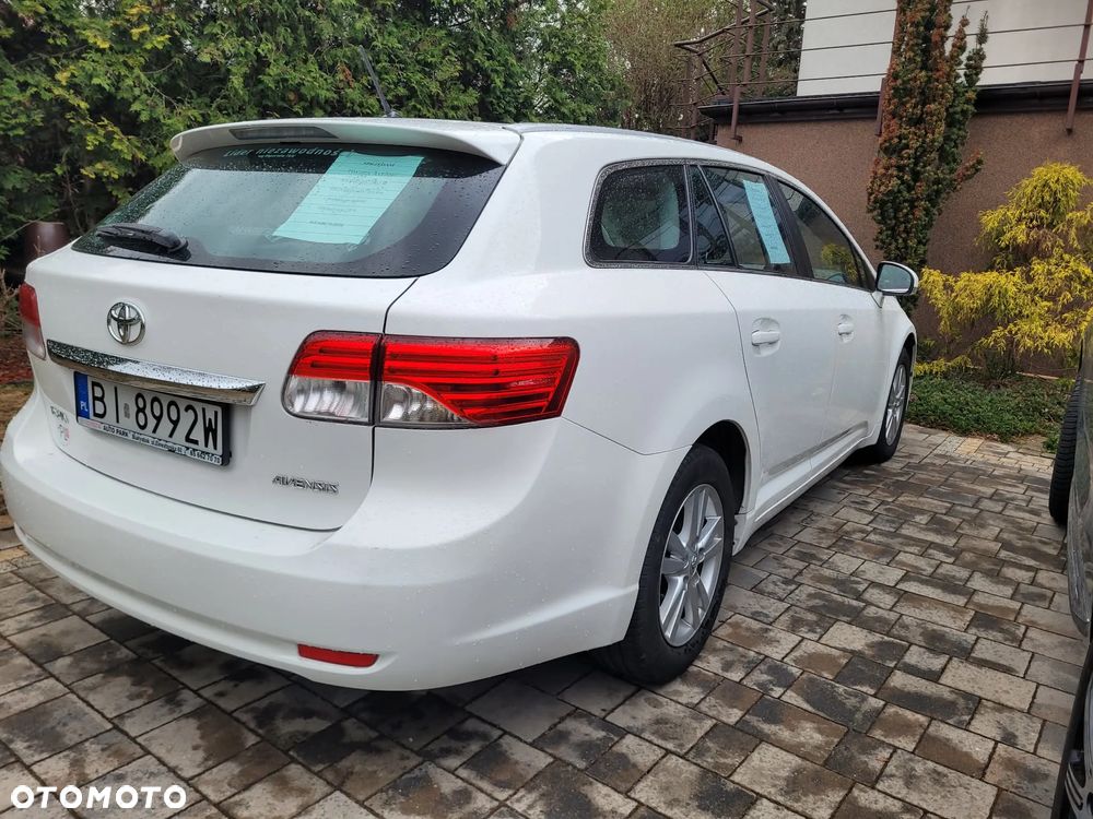 Toyota Avensis 2.0 D-4D Luna - 2