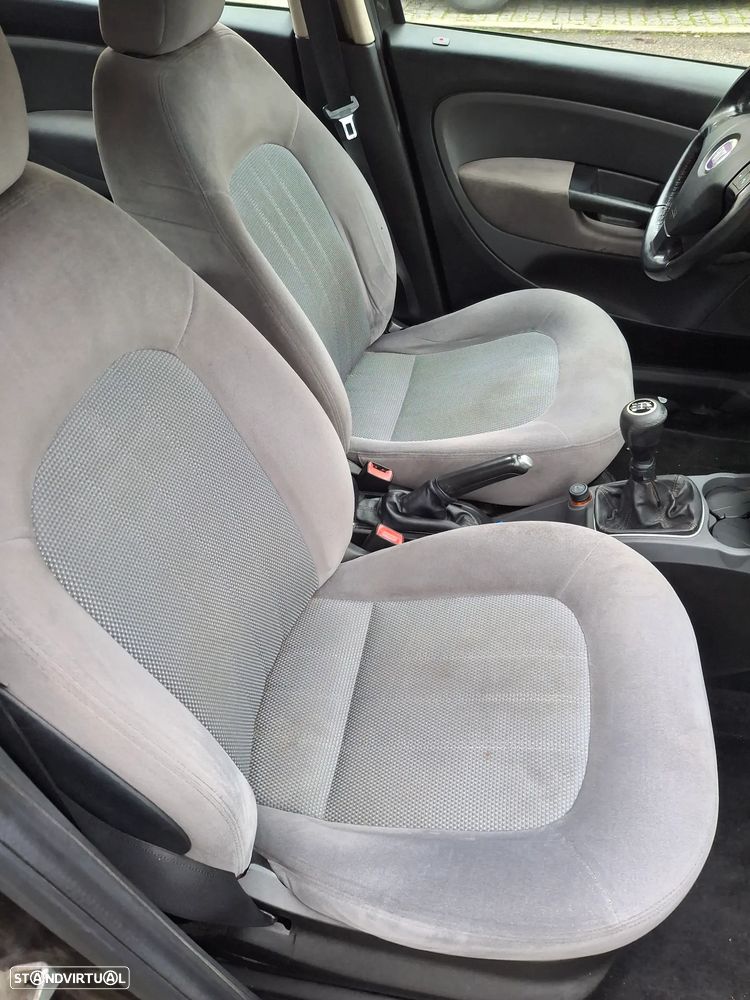 Fiat Linea 1.3 M-Jet Emotion - 12