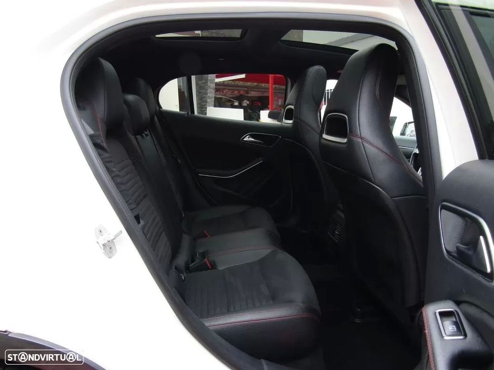 Mercedes-Benz GLA 220 CDI 4Matic 7G-DCT AMG Line - 9