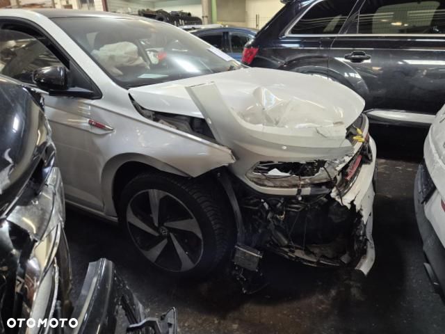 Volkswagen Polo 2.0 TSI DSG GTI - 4