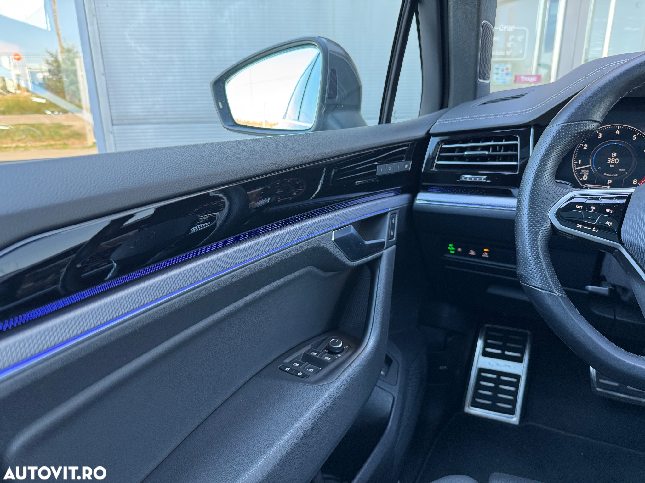 Volkswagen Touareg V6 TSI 4MOTION R-Line - 19