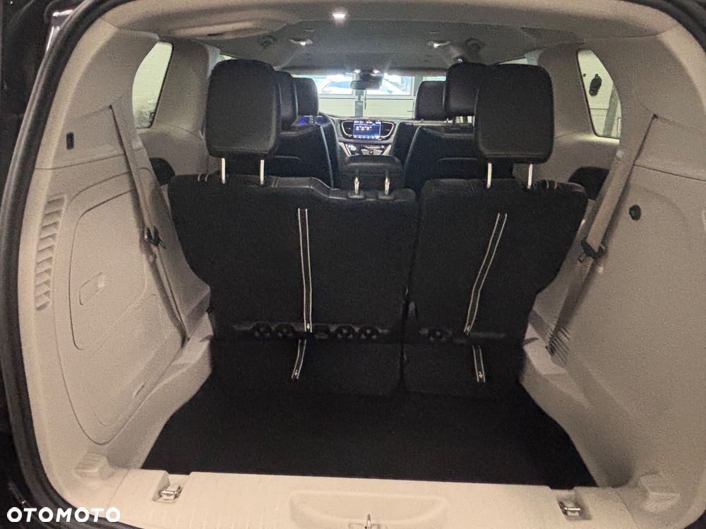 Chrysler Pacifica - 14