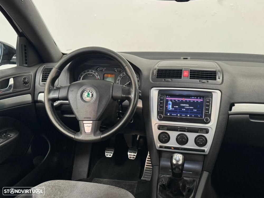 Skoda Octavia 2.0 TDI RS - 25