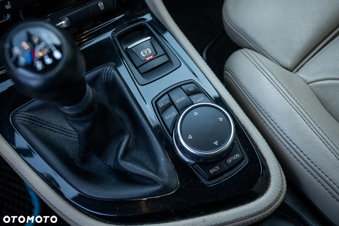 BMW Seria 2 218d - 27