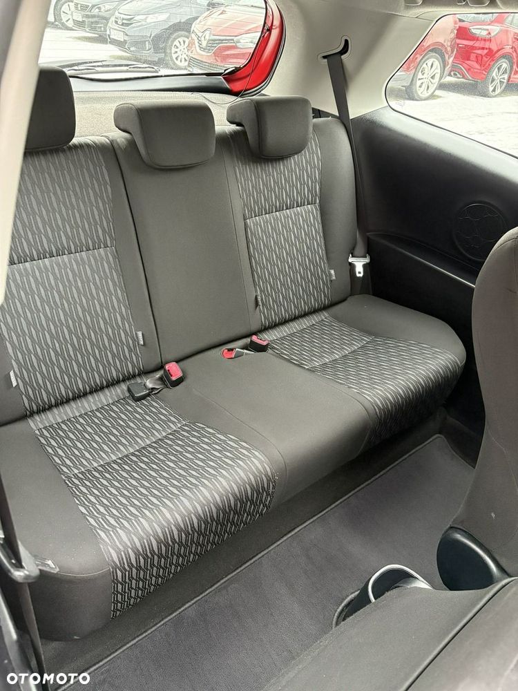 Toyota Yaris - 12