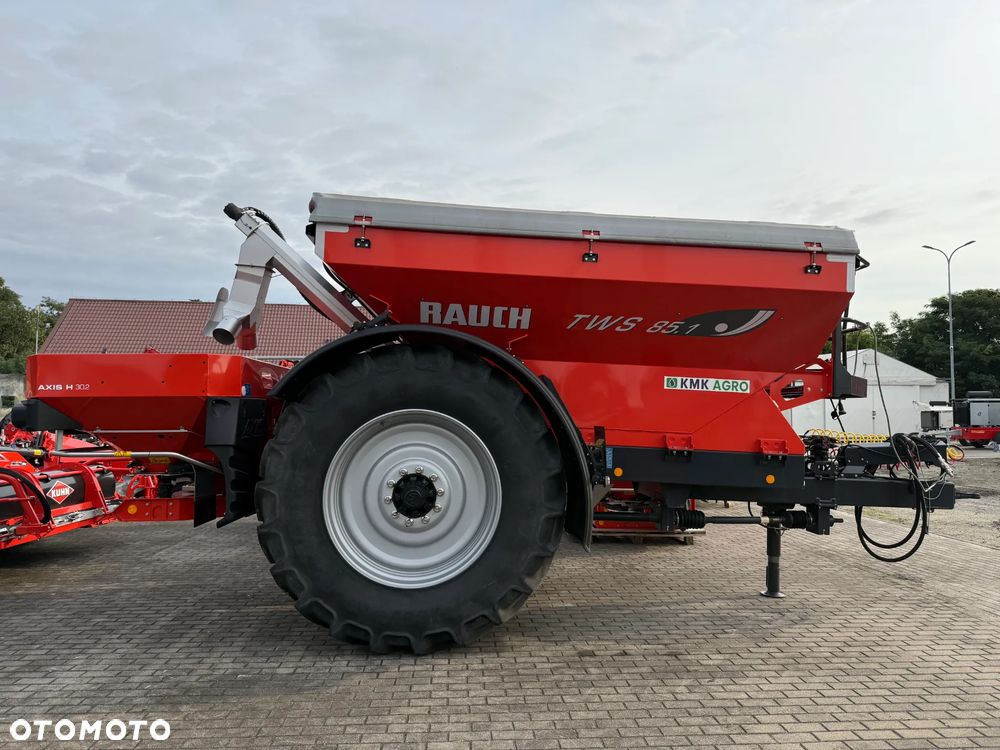 Kuhn Rozsiewacz przyczepa KUHN RAUCH TWS 85.1