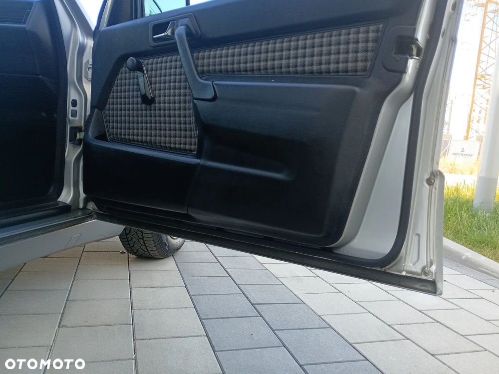 Mercedes-Benz W201 (190) - 25