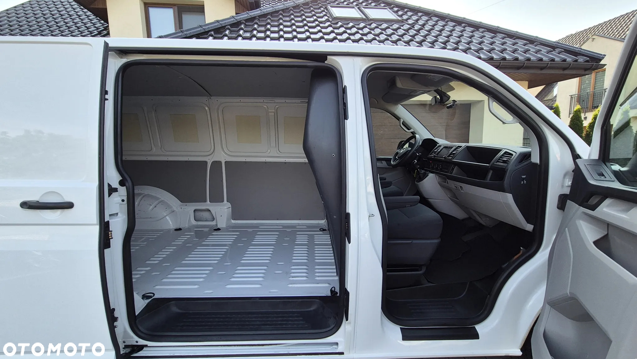 Volkswagen Transporter T6 TDI L2H1 Plus Trendline - 11