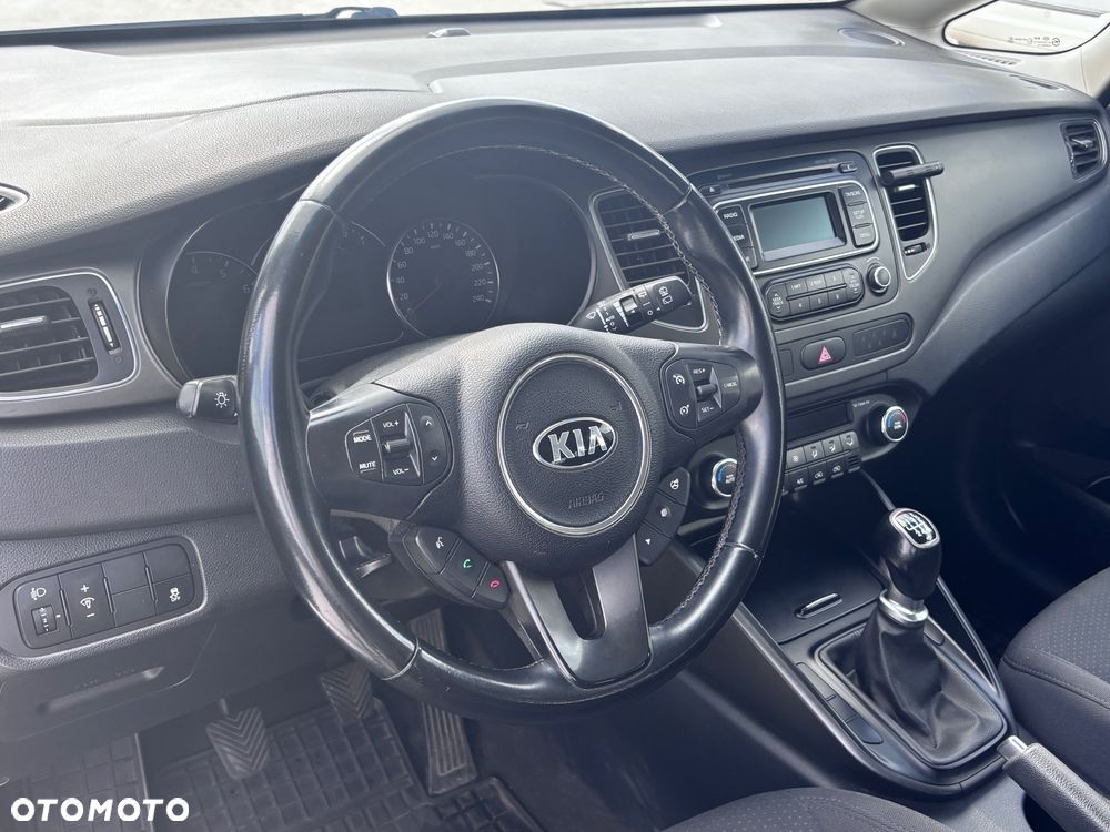 Kia Carens - 7