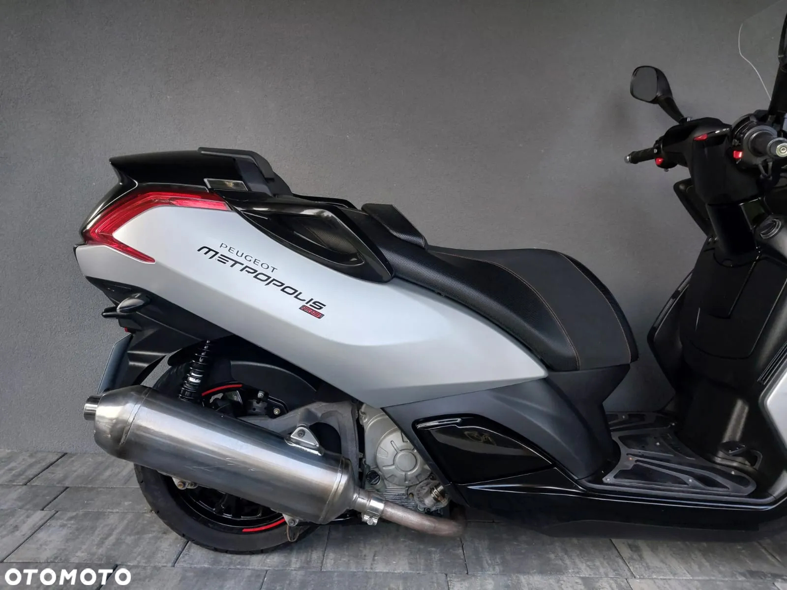 Peugeot Metropolis - 8