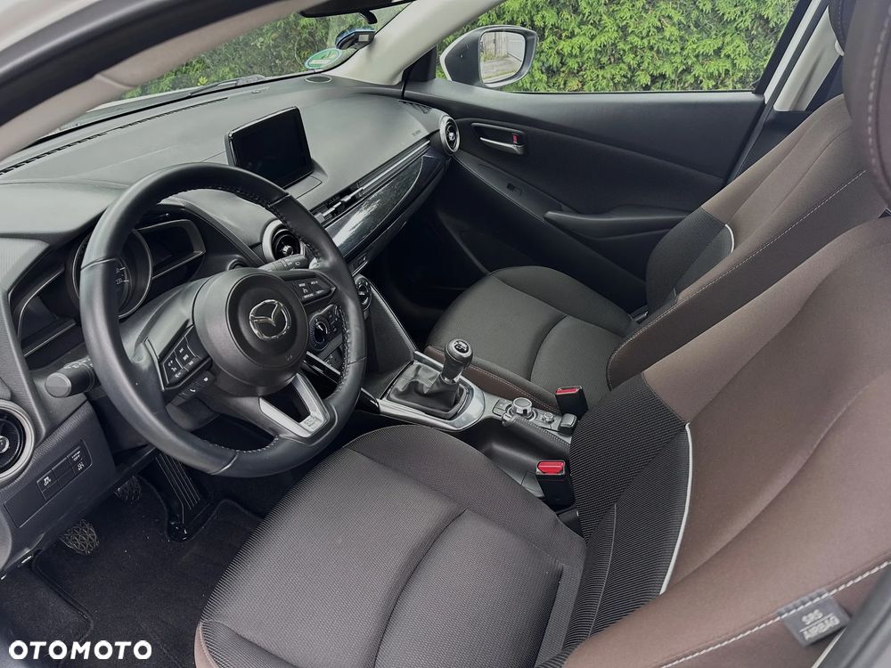 Mazda 2 Hybrid - 6