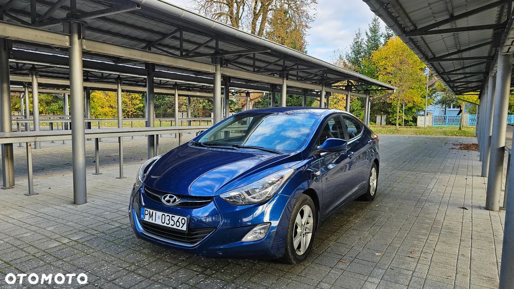 Hyundai Elantra - 25