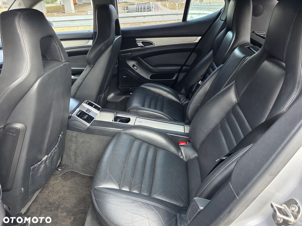 Porsche Panamera 4S - 6