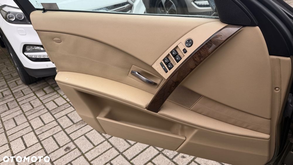 BMW Seria 5 525i - 14