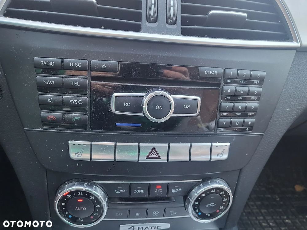 Mercedes-Benz Klasa C 350 CDI DPF 4Matic 7G-TRONIC BlueEFFICIENCY Special Edition - 14