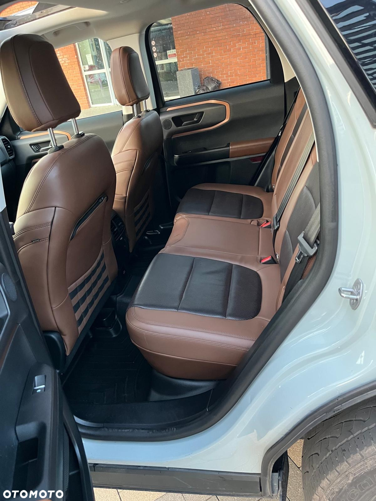 Ford Bronco - 12