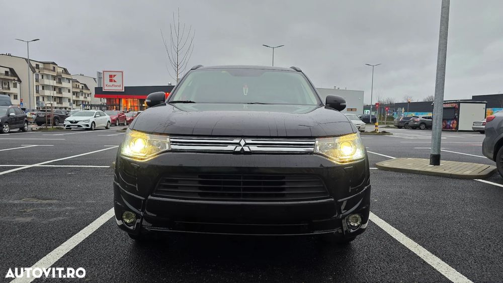 Mitsubishi Outlander 2.0 4WD Plug-In Hybrid Top - 38