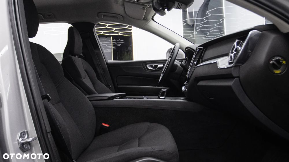 Volvo XC 60 B4 B Momentum Pro - 17