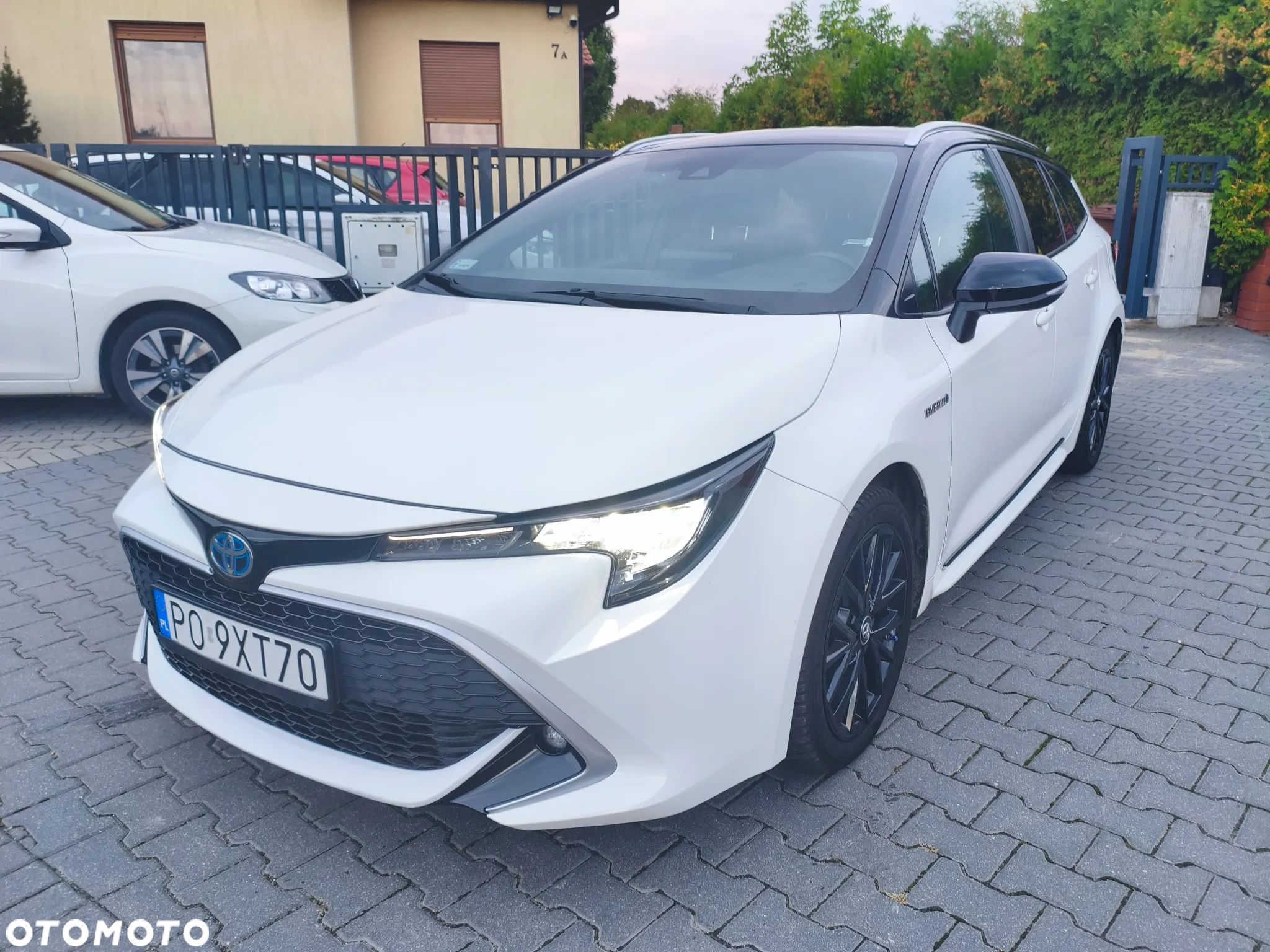 Toyota Corolla 2.0 Hybrid Trek - 1