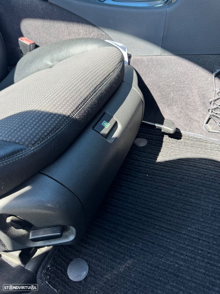 Mercedes-Benz E 220 CDI Avantgarde Aut. - 23