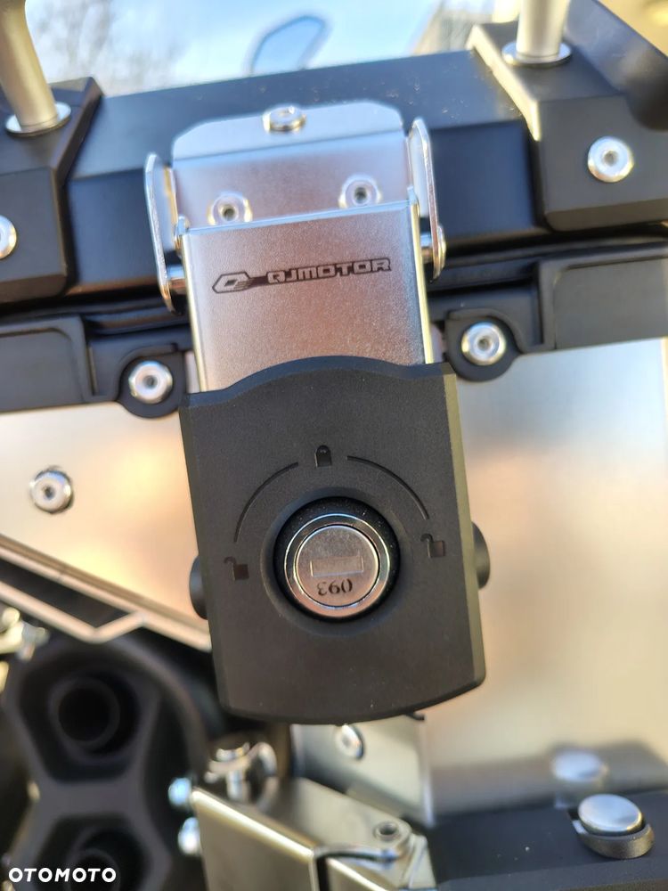 QJMOTOR SRT 600SX - 30