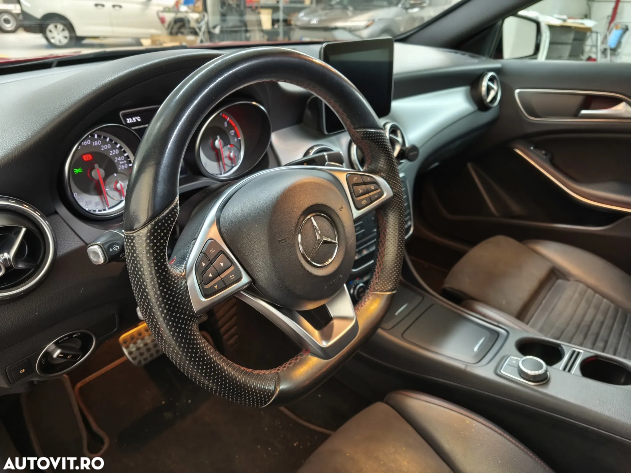 Mercedes-Benz GLA 220 d 4Matic 7G-DCT AMG Line - 23