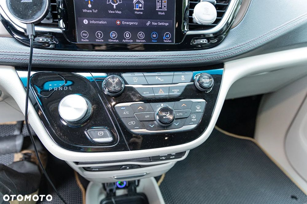 Chrysler Pacifica - 15