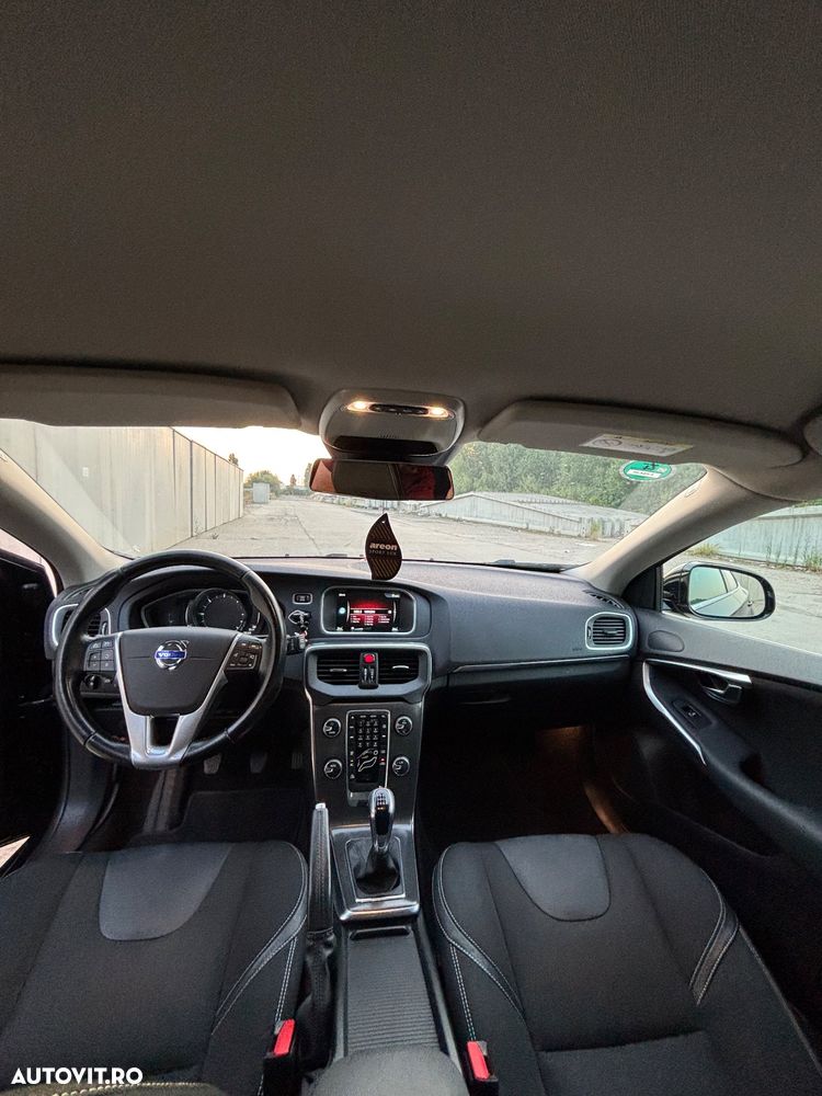 Volvo V40 D4 Momentum - 4