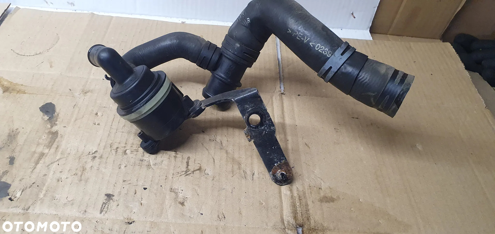 Dodatkowa pompka obiegu wody elektrozawór VW Passat B7 1.6 TDI 5N0965561A - 4