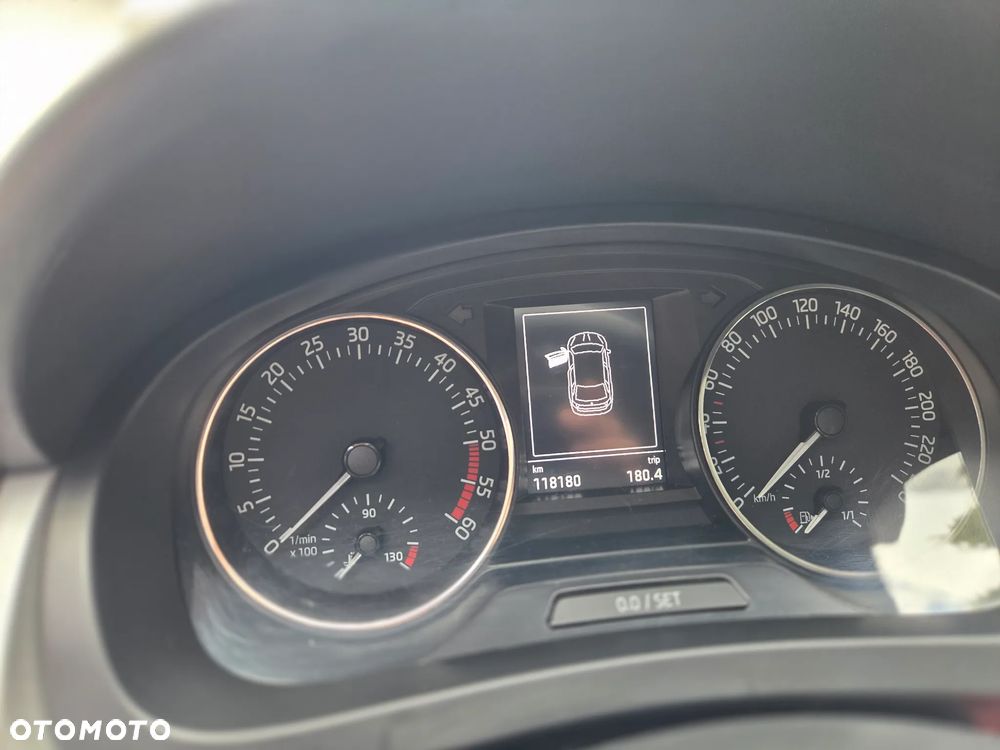 Skoda RAPID - 10
