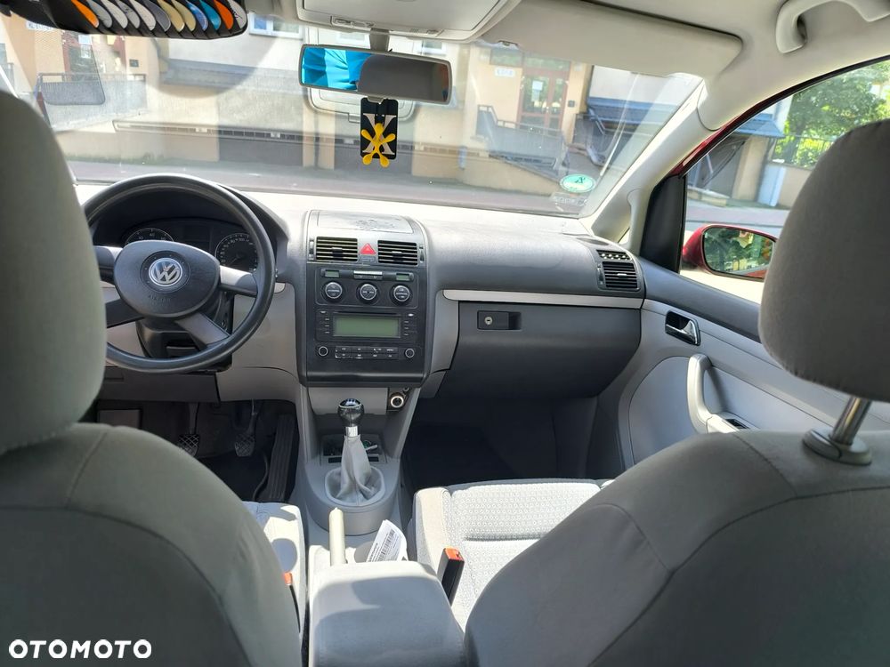 Volkswagen Touran - 10