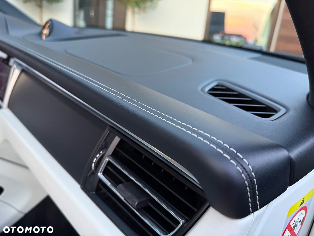 Porsche Macan T - 30