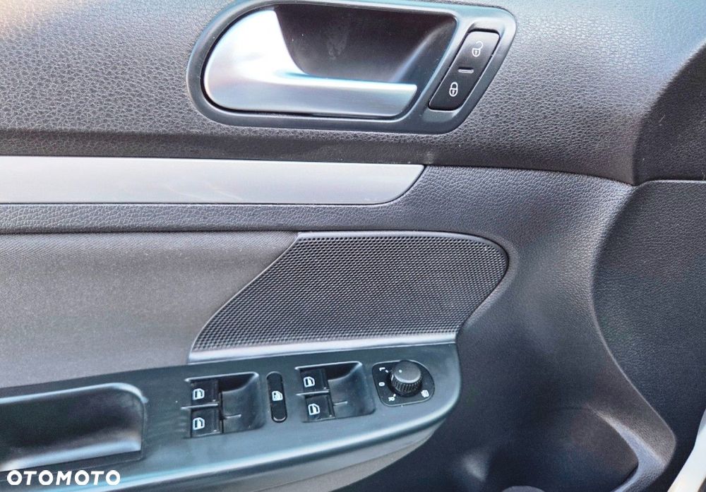 Volkswagen Golf - 10