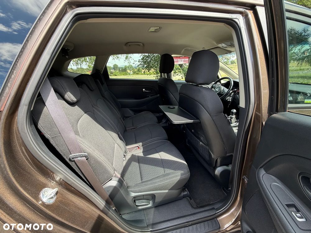 Kia Carens - 16