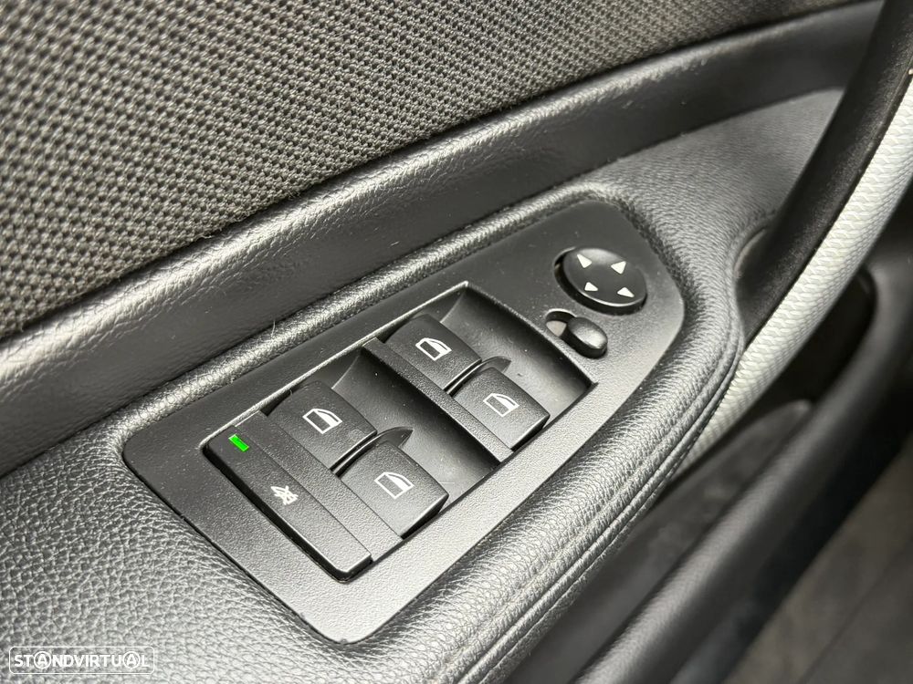 BMW 118 d Pack M - 16