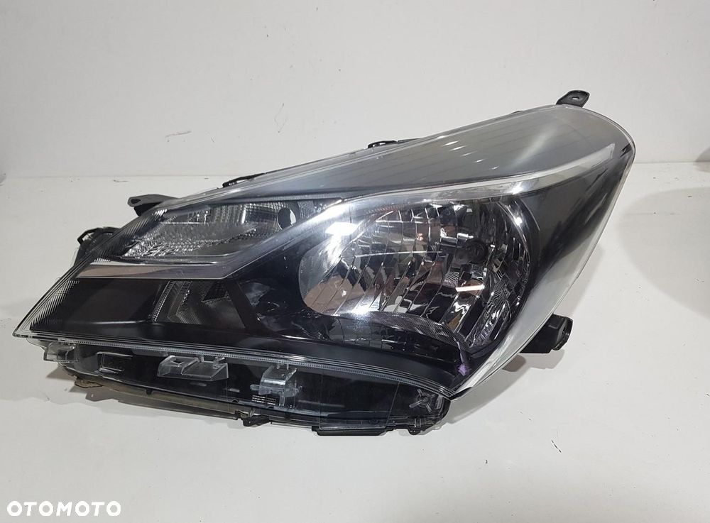 TOYOTA YARIS III 3 LIFT 17- LAMPA PRZÓD PRZEDNIA LEWA EUROPA ORYGINAŁ - 1